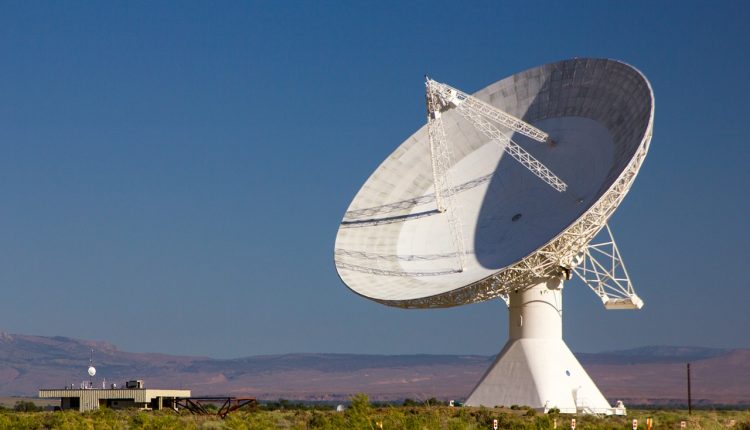 Señales de radio podrían indicar la presencia de planetas ocultos