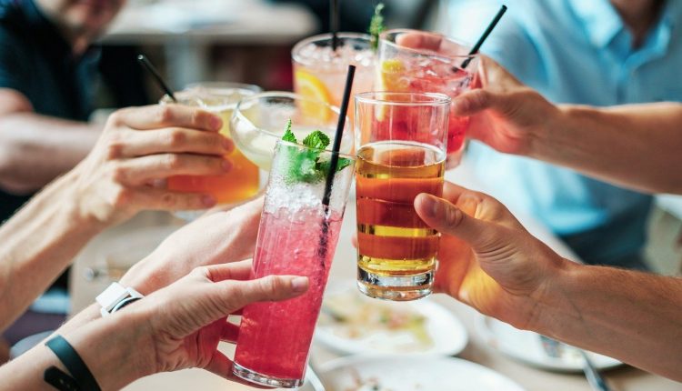 Beber alcohol reduce el tamaño del cerebro