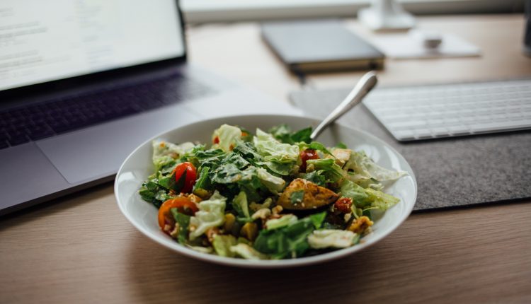 Ideas para almorzar comida saludable en el trabajo o entre clases